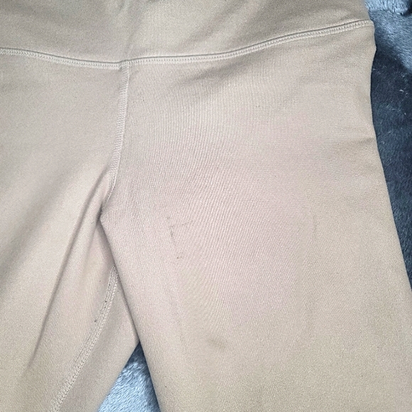 Alo yoga pants tan - Picture 2 of 4